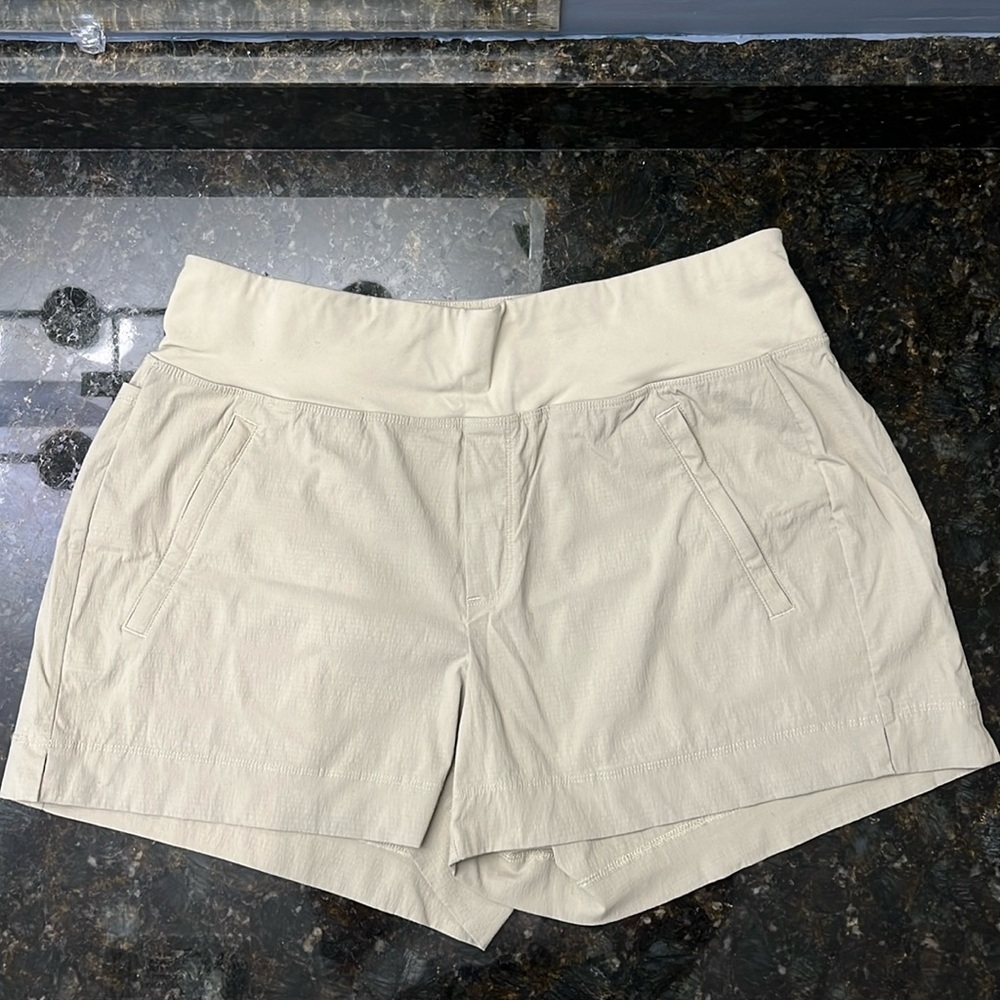 Athleta Trekkie north short size 10